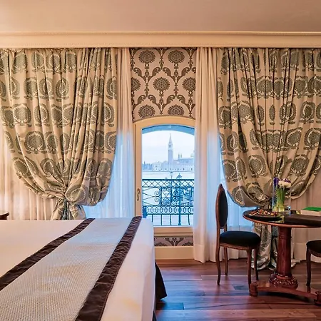 Londra Palace Szálloda 5*
